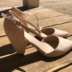 NUDE POINTED PUMPS💛